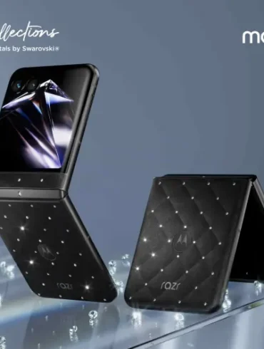 Motorola Razr with Crystals by Swarovski