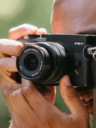 OM System Pen 2026 OM SYSTEM PEN, kamera mirrorless mungil tahan debu dan percikan air