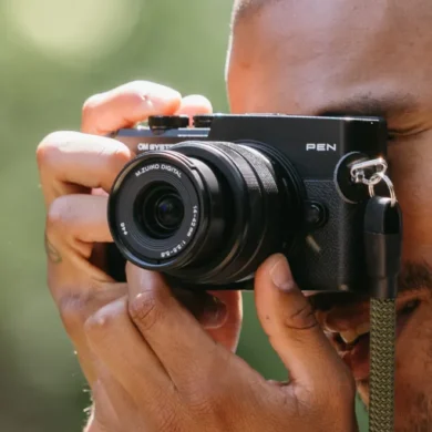 OM System Pen 2026 OM SYSTEM PEN, kamera mirrorless mungil tahan debu dan percikan air