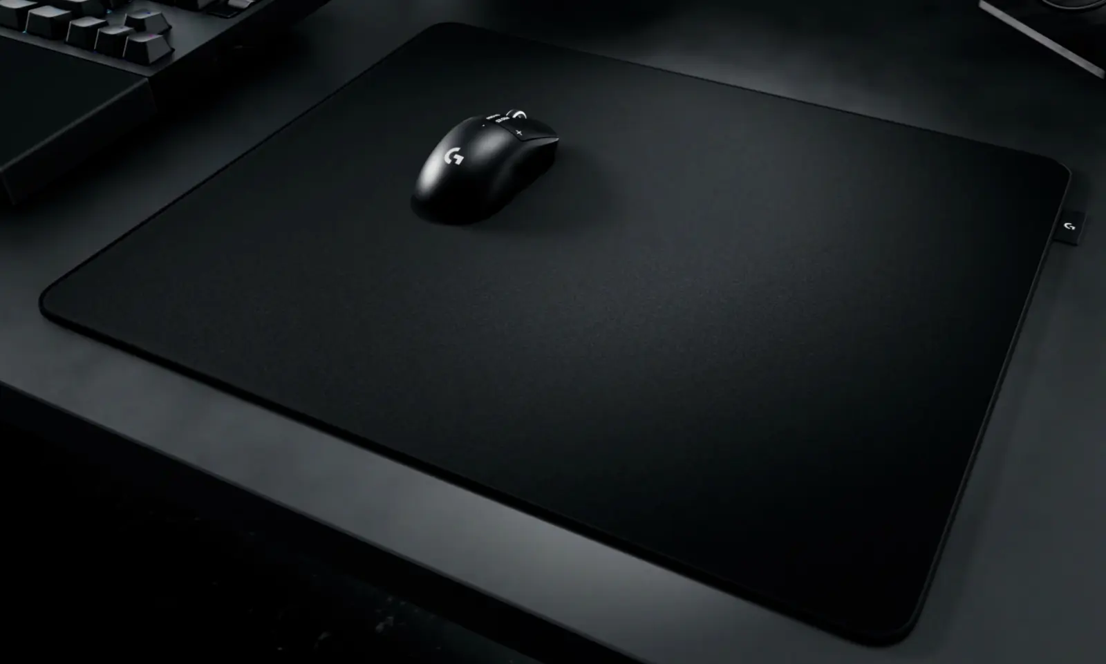 logitech pro x control mouse pad lifestyle gallery 6 logitech pro-x-control-mouse-pad-lifestyle-gallery-6