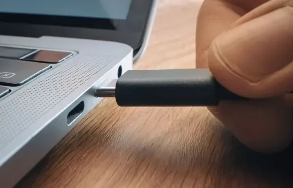 thunderbolt 5 Kingston thunderbolt 5 (Kingston)