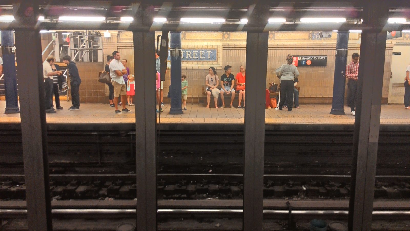 15164652151 lowlight subway
