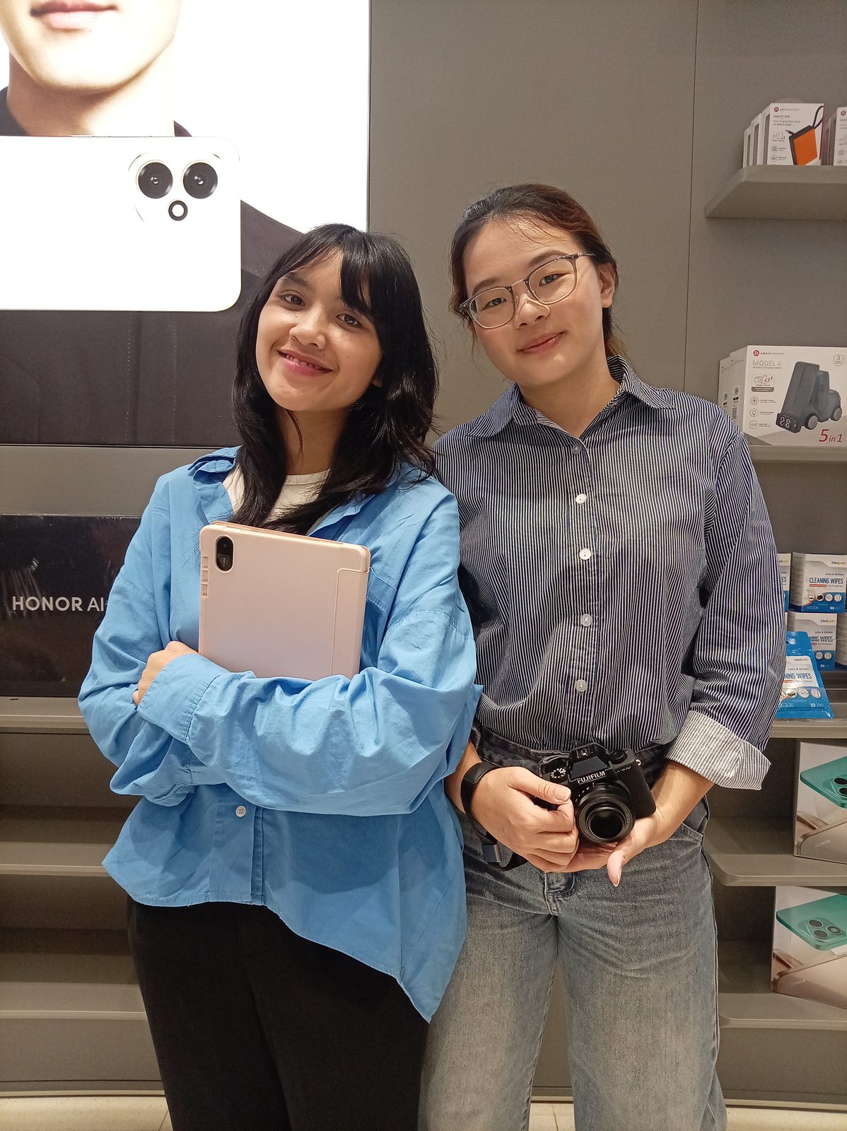 55298383111 Honor X6c - hasil foto portrait dalam ruangan, warna kulit akurat