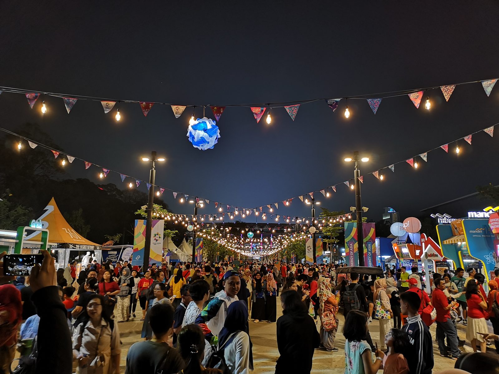 42651166440 Hasil foto low light Huawei P20 Pro (1)