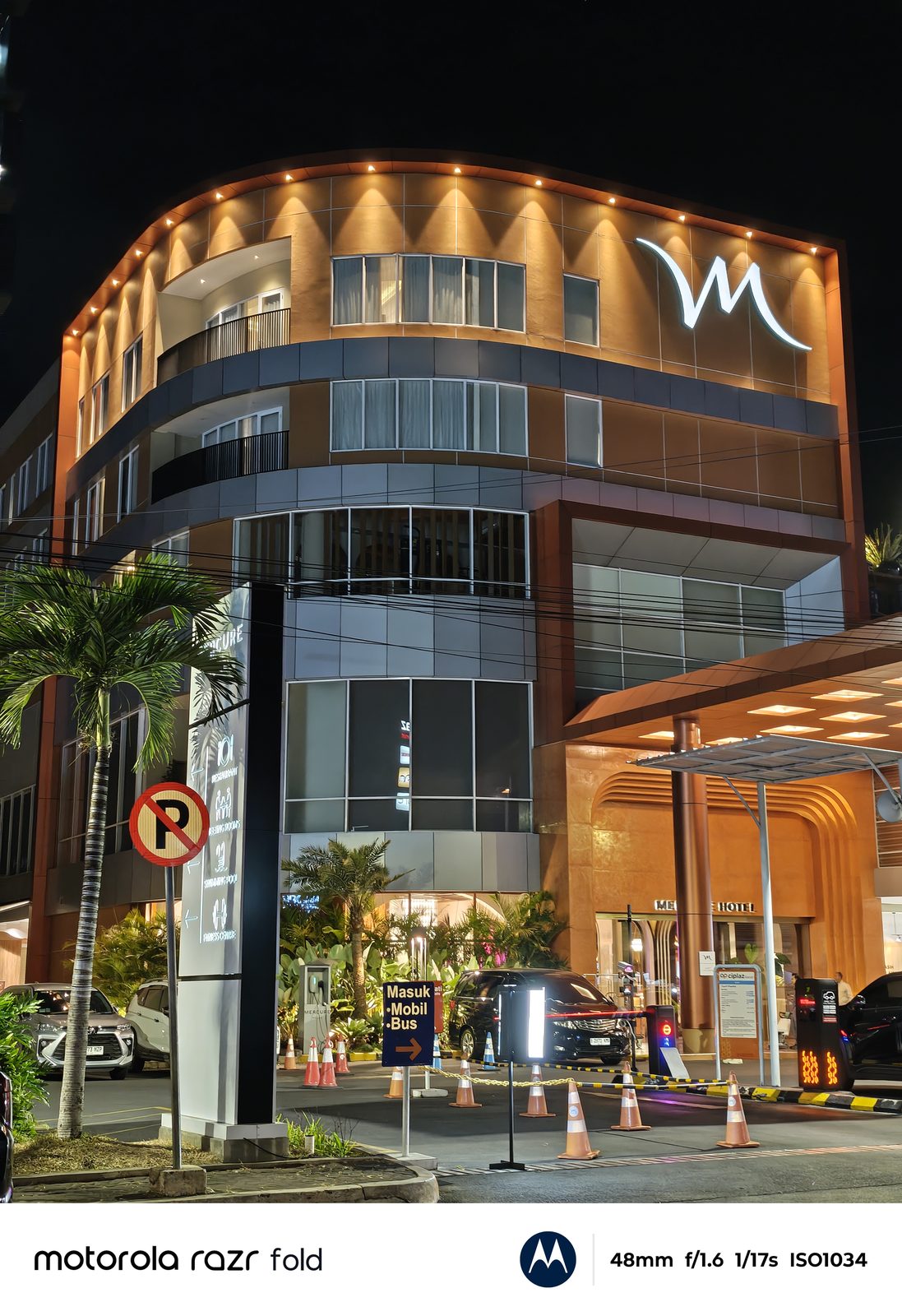 Hasil jepretan kamera Motorola Razr Fold malam hari dengan HDR