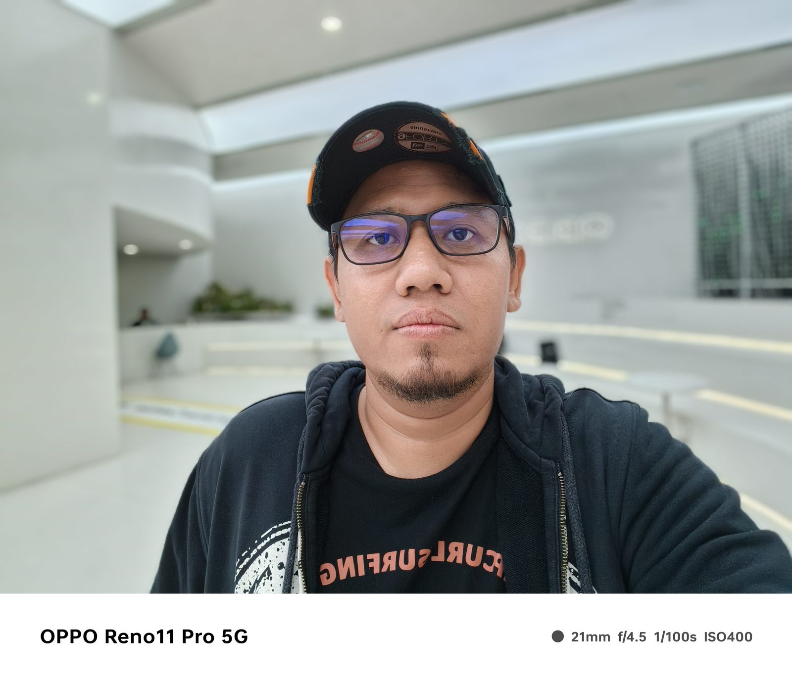 53456382607 Selfie OPPO Reno11 Pro 5G