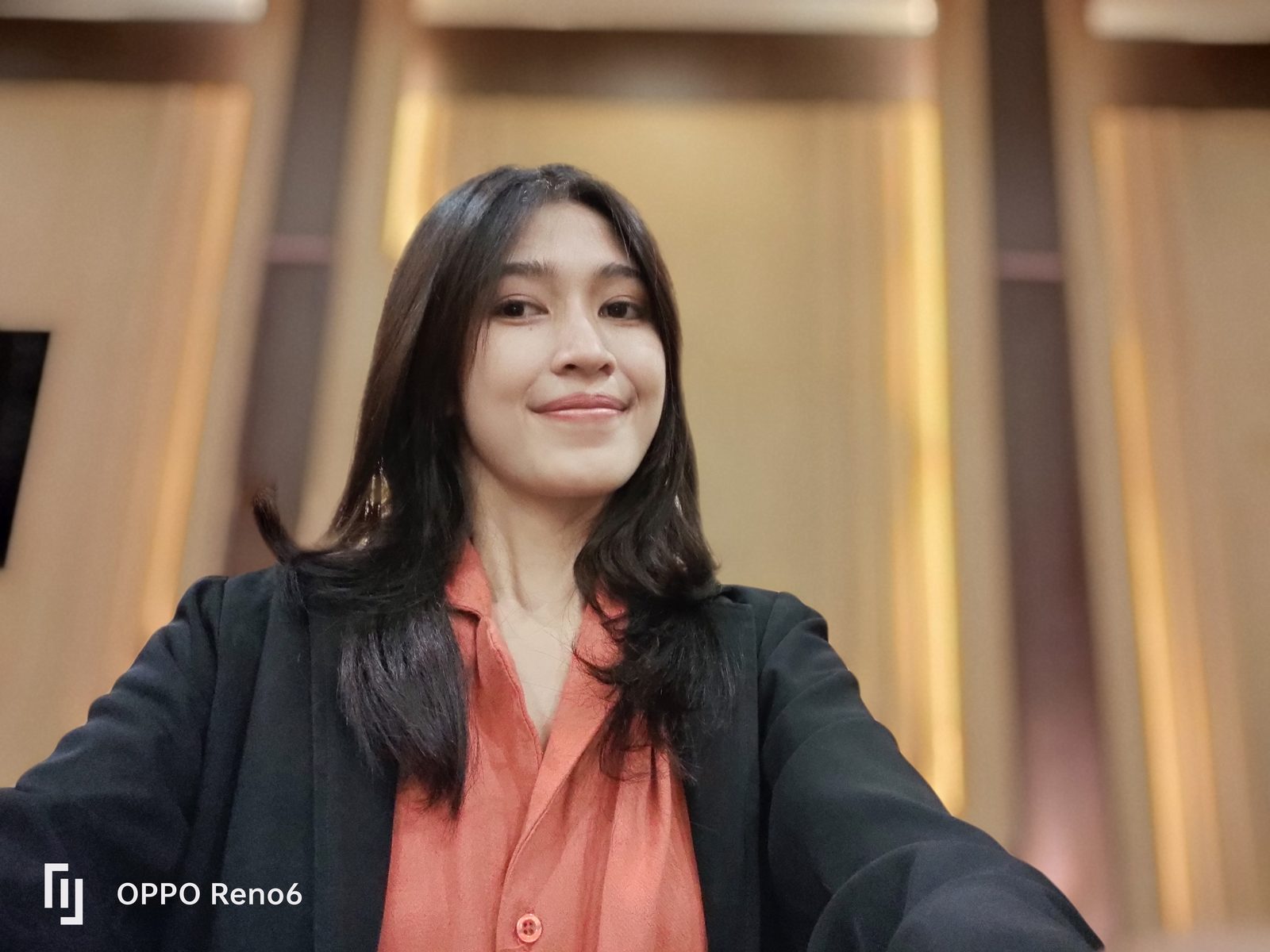 51852687282 Portrait OPPO Reno6 (1)