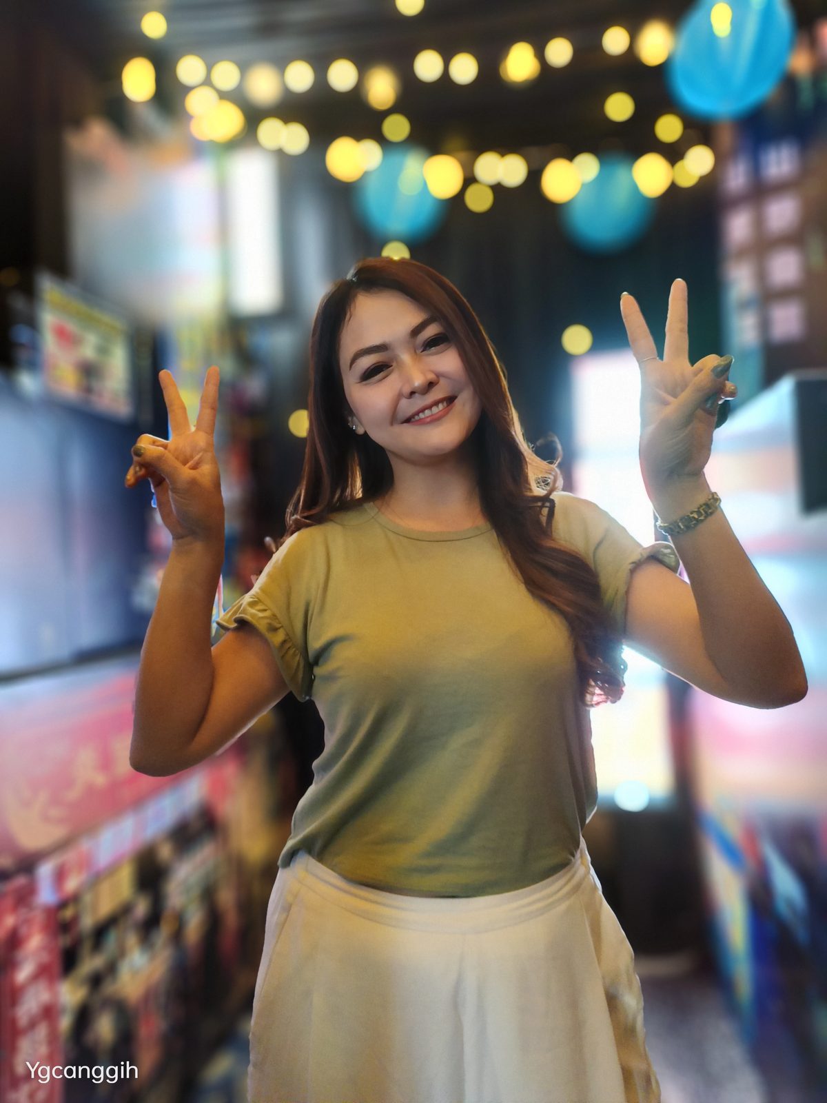 52279746042 Bokeh Flare Portrait (2)