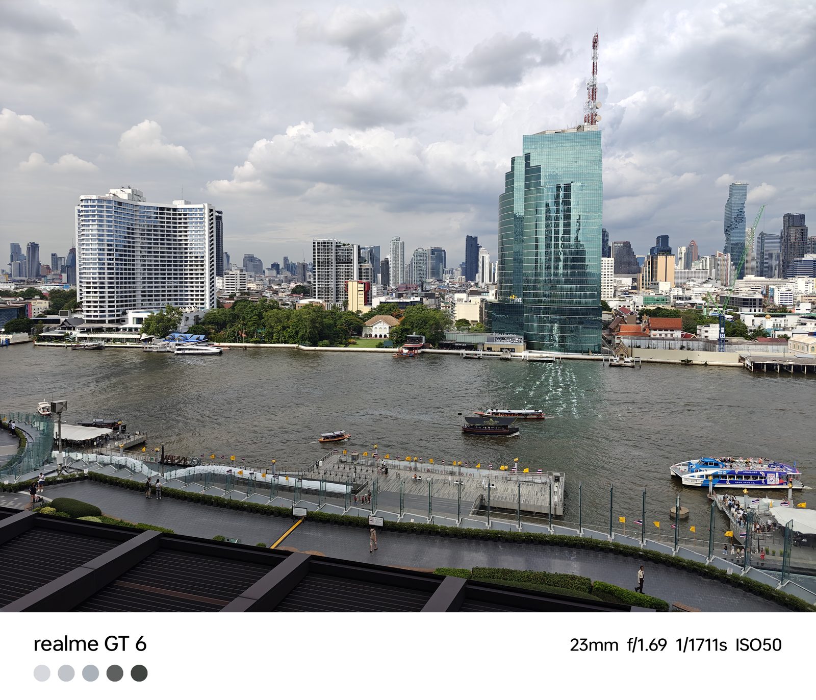 53904502844 realme GT 6 - Foto 1