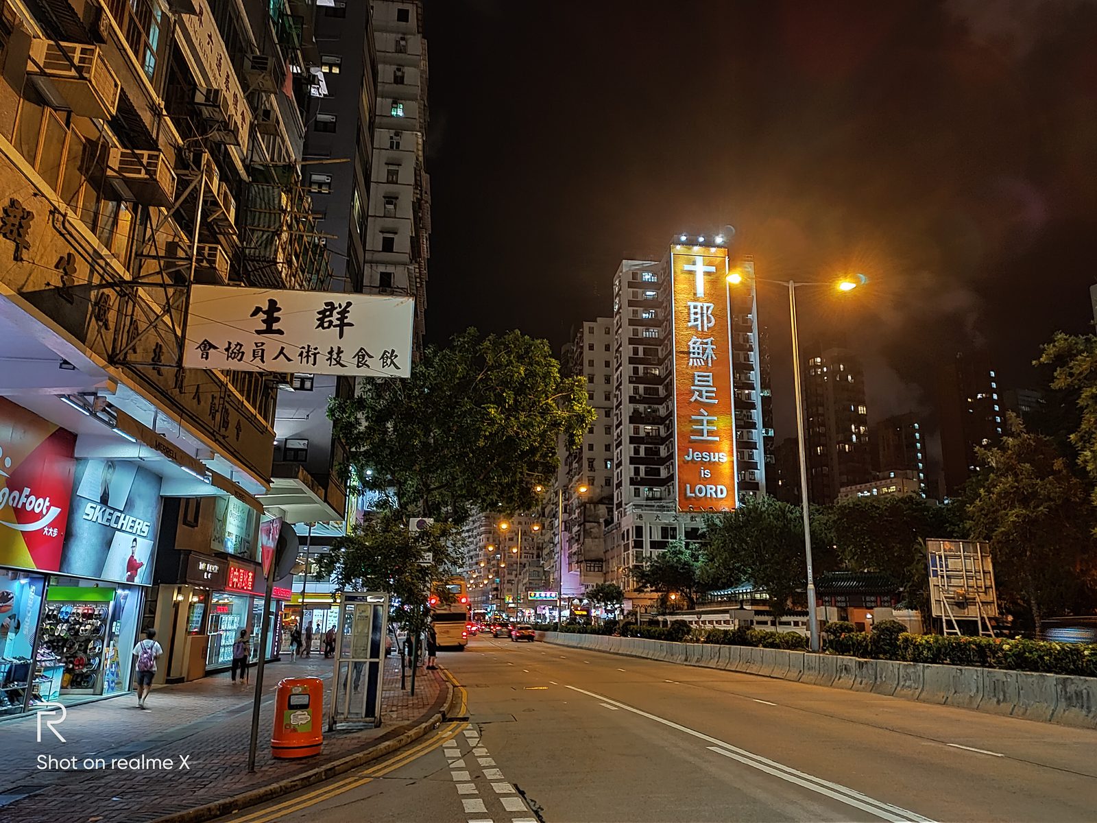 48288651521 Realme X Night Mode