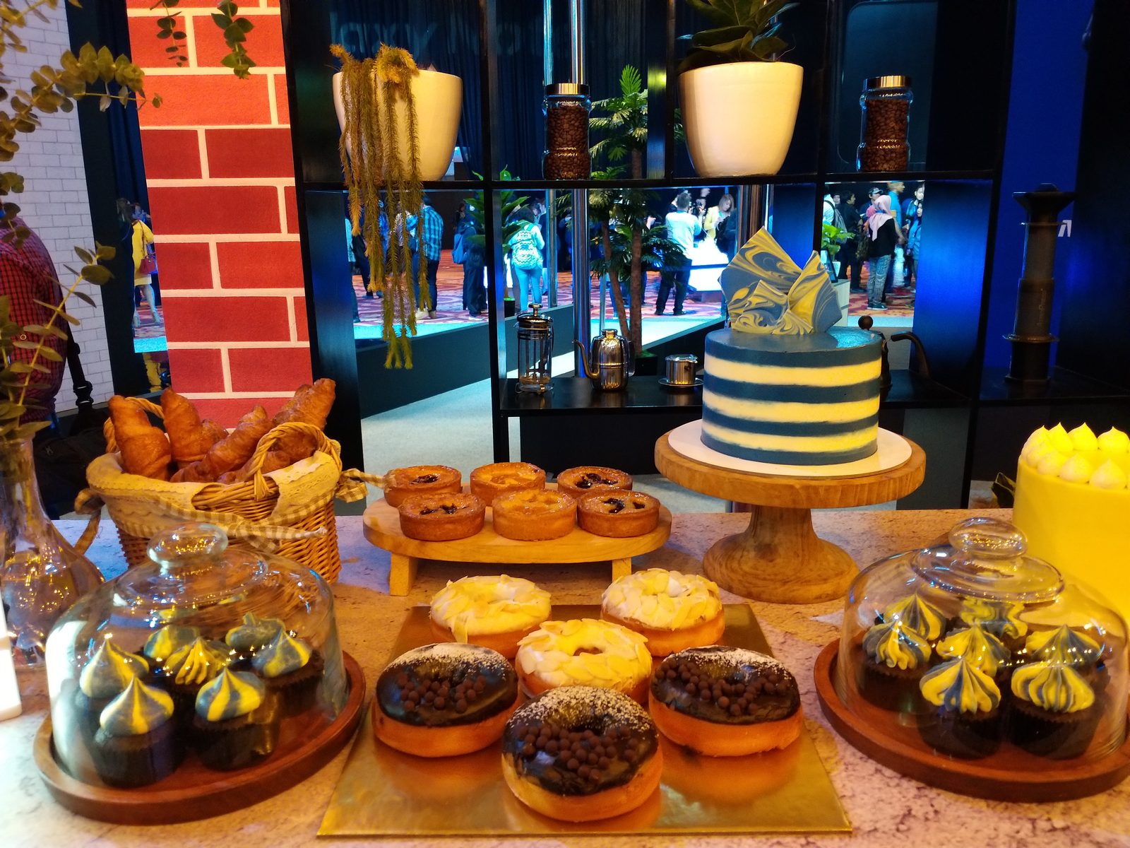 43869922524 Hasil foto Samsung Galaxy A8 Star (13)