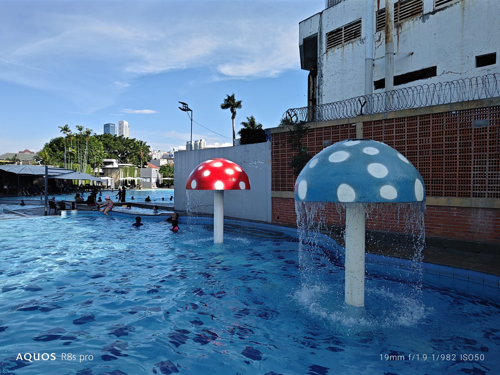 Sharp AQUOS R8s Pro - Foto 2