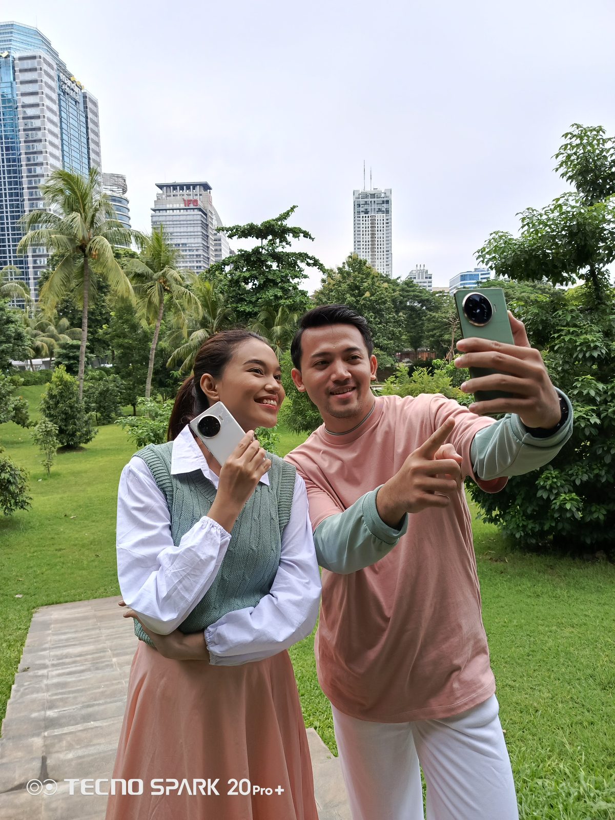 TECNO Spark 20 Pro+ - Foto 3