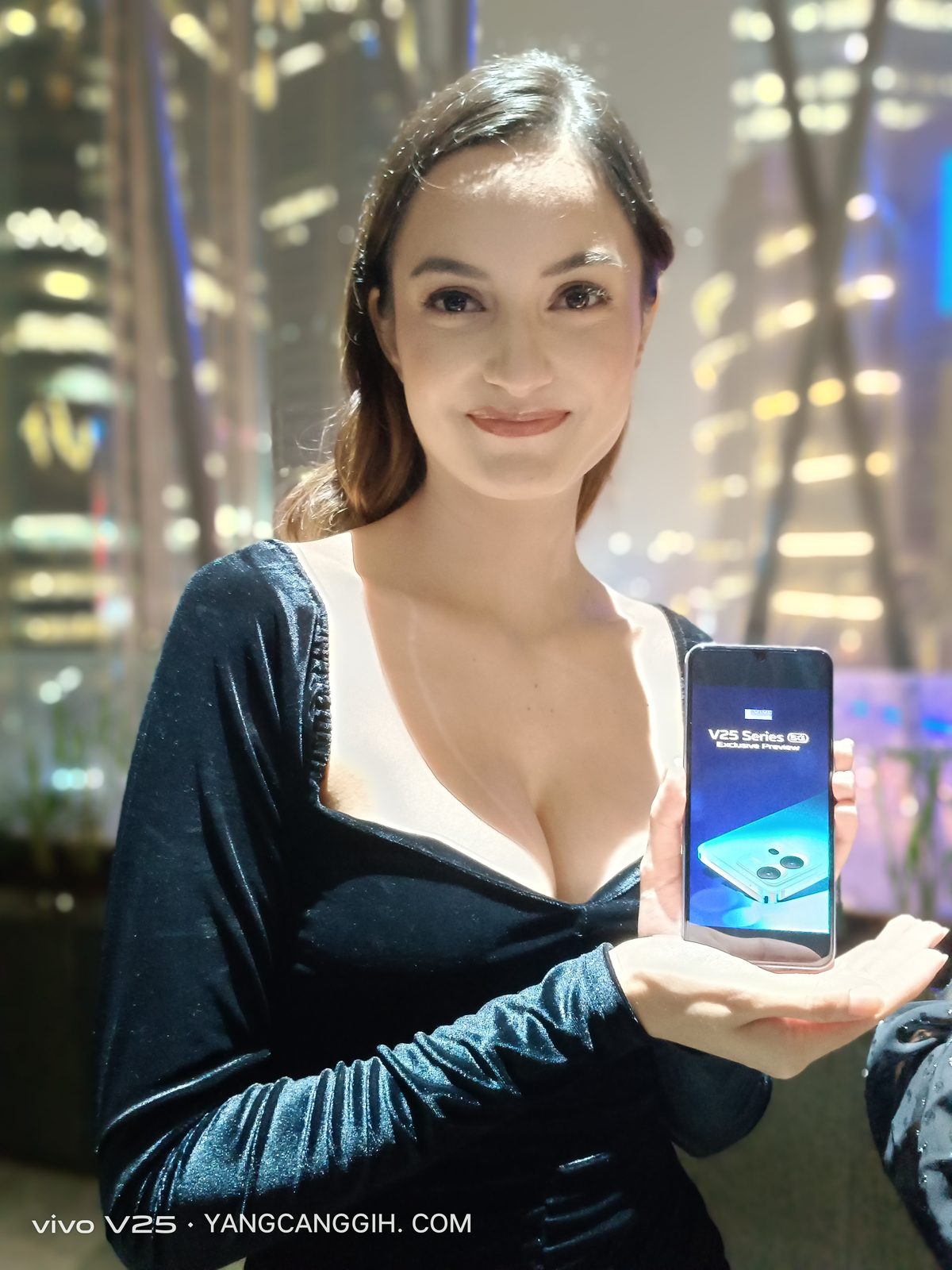 Portrait vivo V25 5G