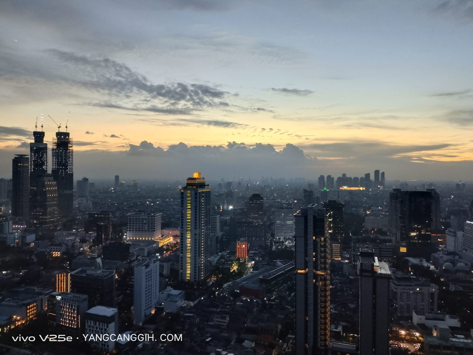 Low-light vivo V25e-yangcanggih (4)